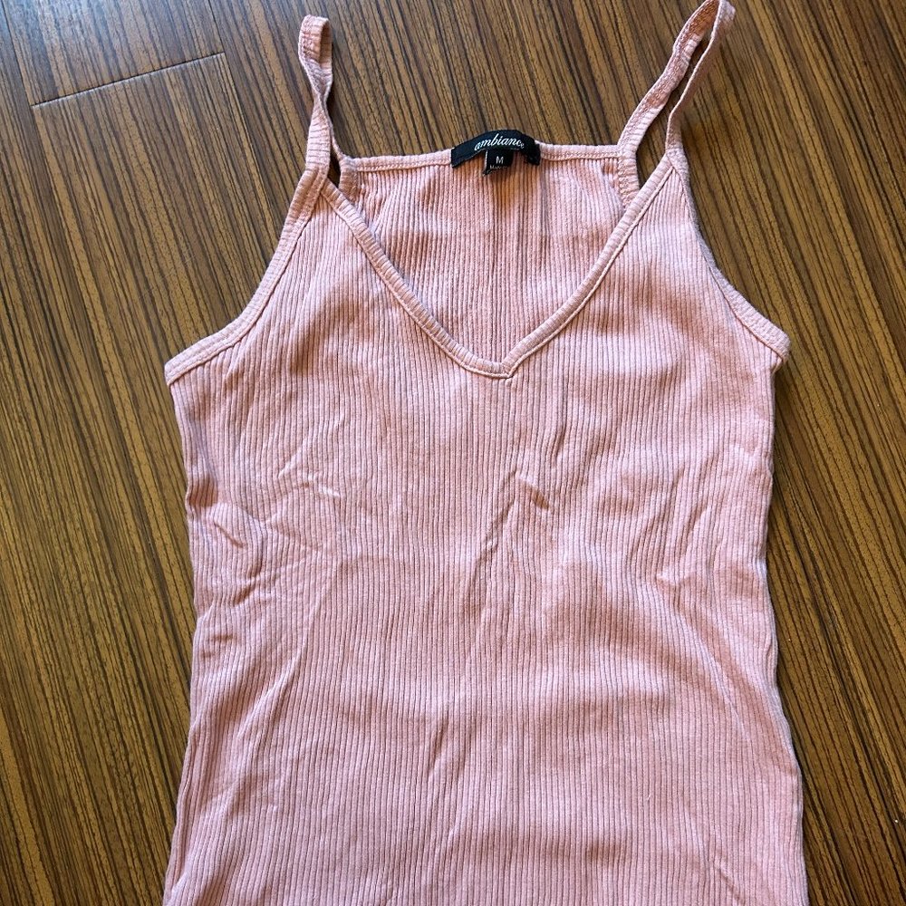 Pink tank size M